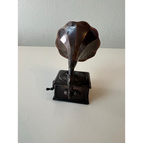 Vintage die-cast Miniature Victrola Gramophone Metal Pencil Sharpener - Picture 4 of 7